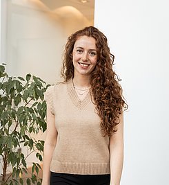 Frau  Leonie-Laeticia Gross